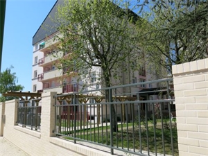 t2 à la location -   18200  SAINT AMAND MONTROND, surface 35 m2 location t2 - UBI482545052